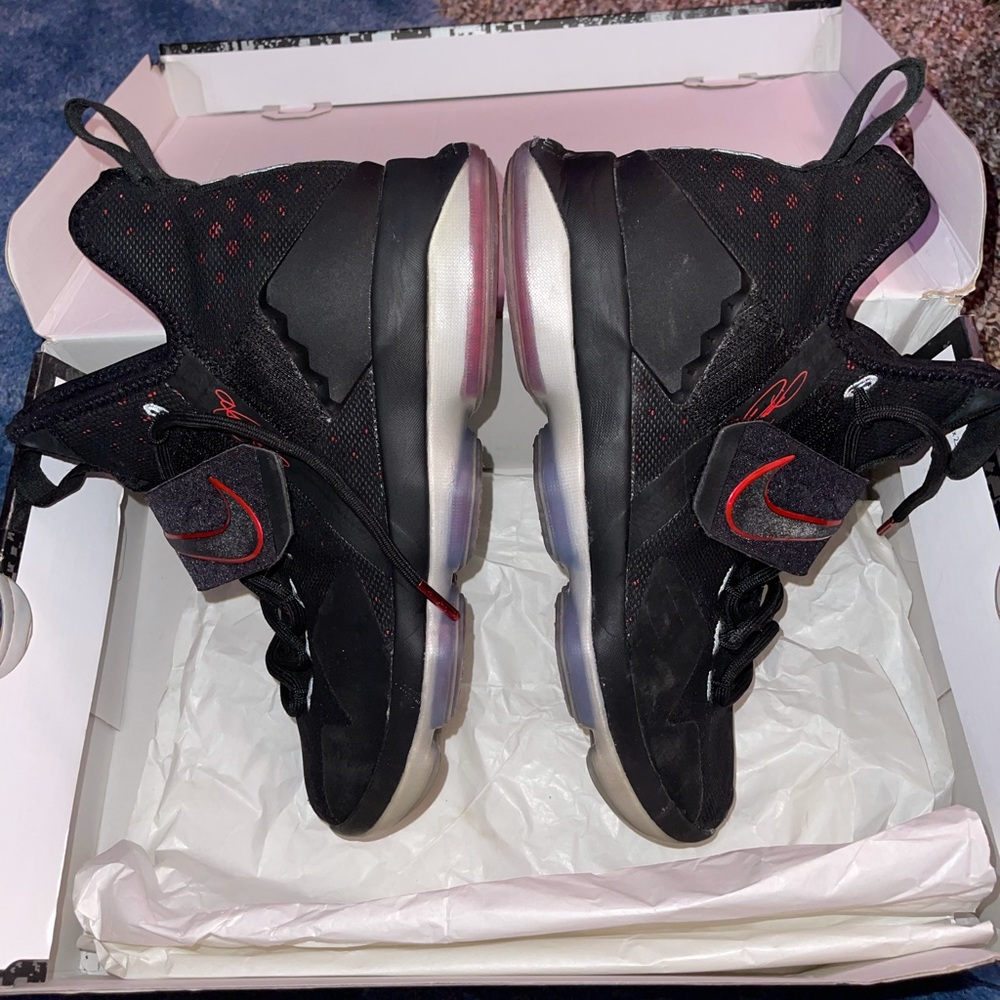 NIKE LeBron James XIV (14) 8M 9.5W EUC FIRM